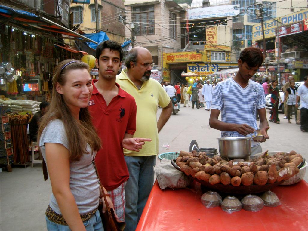 Sedona Chinn, left, beside an Indian street vendor (Photo/Sedona Chinn).