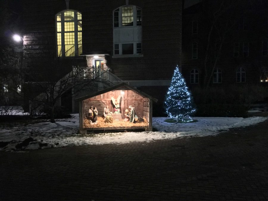 Pictured+above+is+the+Nativity+scene+and+Christmas+tree+located+behind+Alumni+Hall.