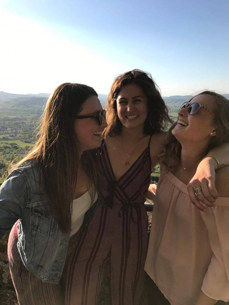 From left to right: Abigail Nolan ’19, Madison Taylor, and Caroline Ireland ’19 in Orvieto, Italy.