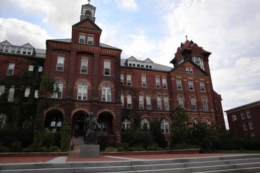 What features actually get the hype on a Saint Anselm College tour?