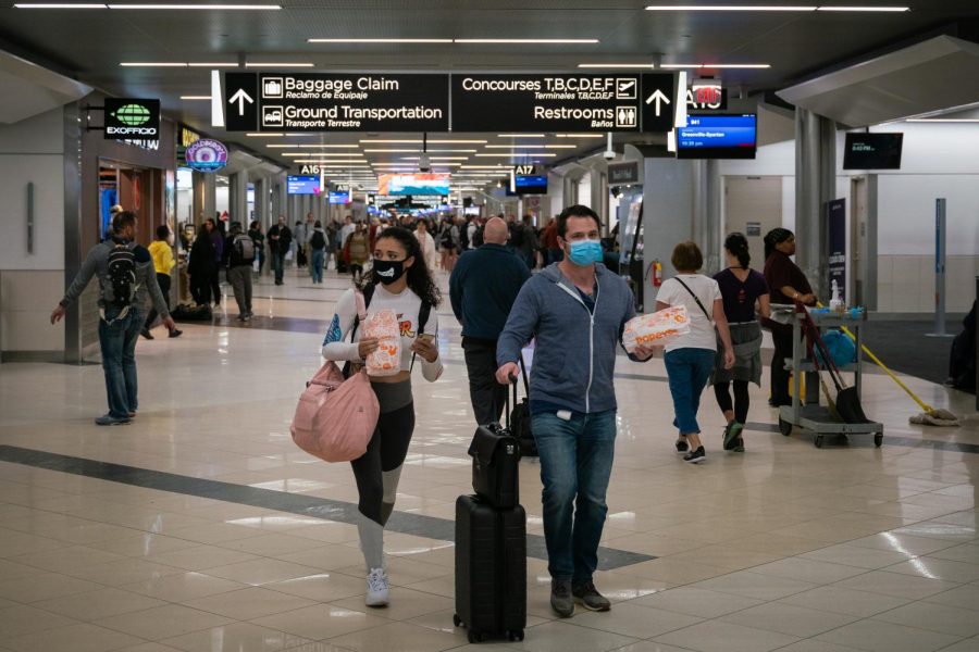 Flyers+at+Hartsfield-Jackson+Atlanta+International+Airport+wearing+facemasks+on+March+6th%2C+2020+as+the+COVID-19+coronavirus+spreads+throughout+the+United+States.