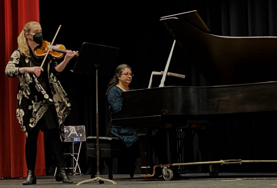 Prof. Braun-Bakken (left) and Prof. Lozeau (right) perform a duet on violin
and piano during Nov. 9th concert.