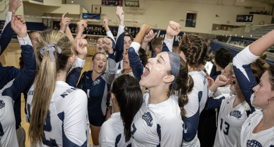 Volleyball celebrates together after their season opening win over Valdosta State