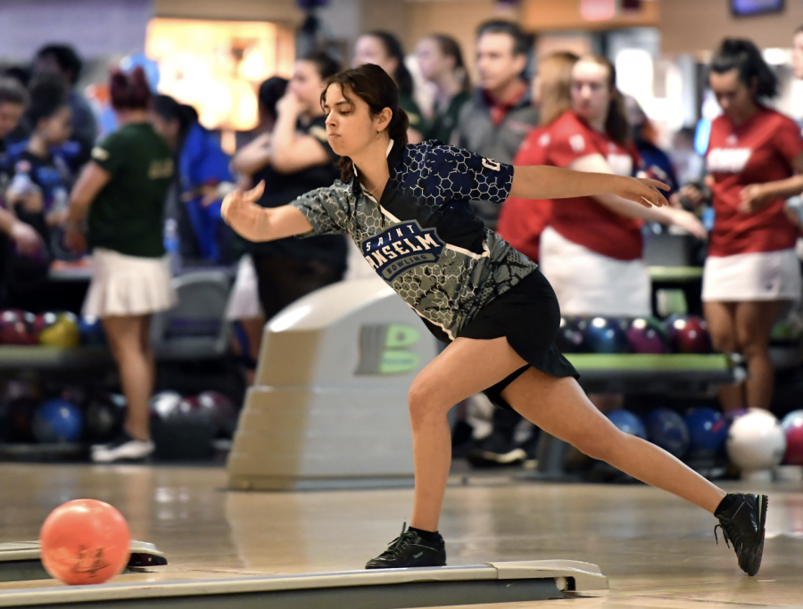 Let’s get to know junior Ruth Magana on the women’s bowling team.
