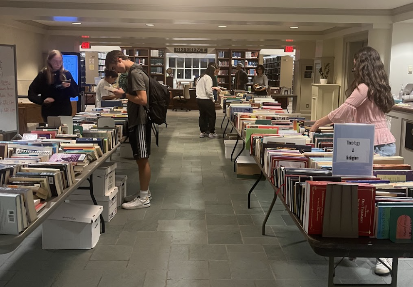Geisel Library’s annual Family Weekend book sale brings “unique energy” to
the library for the weekend.
