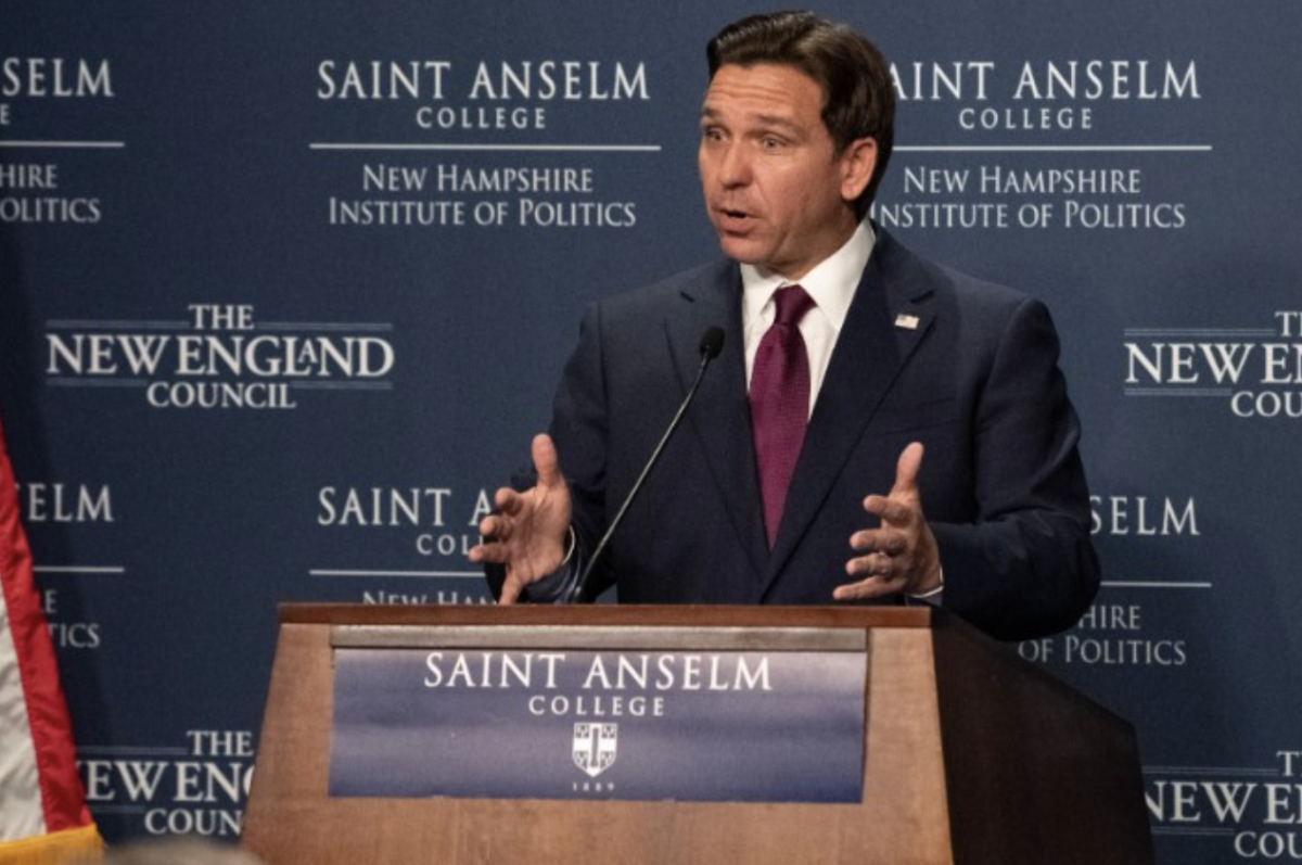 DeSantis speaks to a crowd at NHIOP ‘Politics and Eggs’ event.