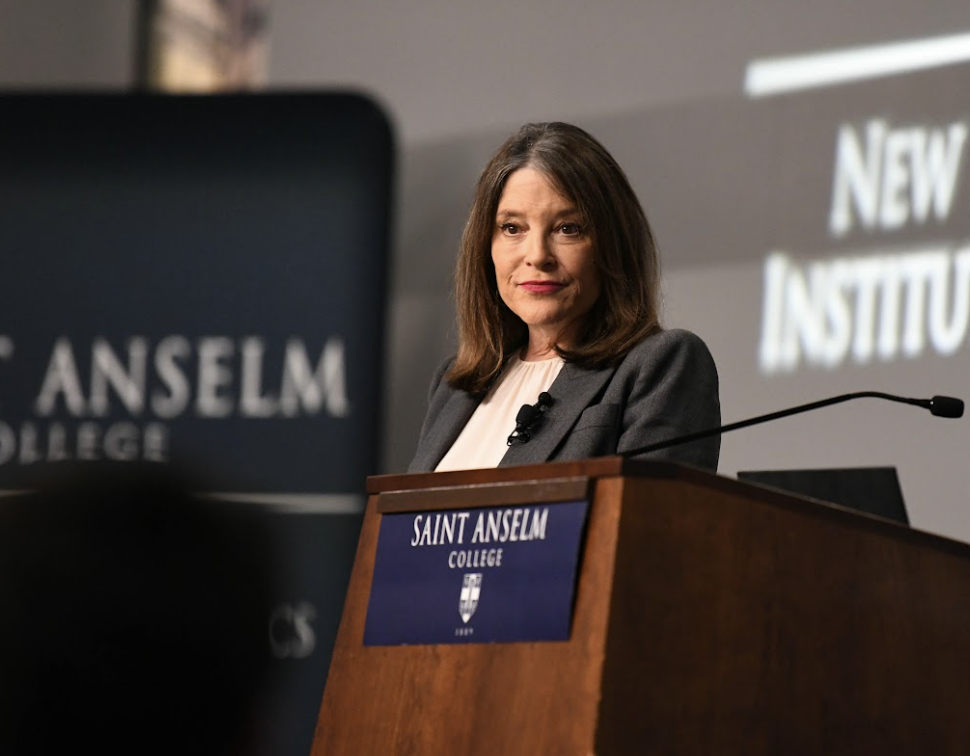 Marianne Williamson visited a Pizza and Politics, spoke with Saint Anselm students, and stayed for some selfies.