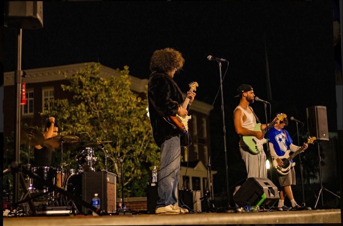 Title Card rocks out on Alumni Quad 