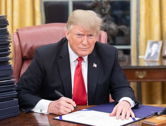  Trump signs executive orders as the newly inaugurated 47th President of the U.S.